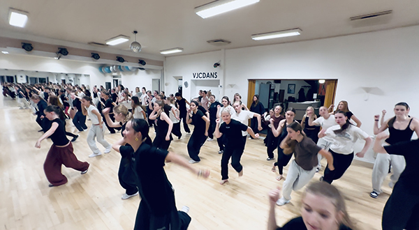 Afslutningsshow 2025 - VJCDANS, Din Danseskole i Hillerød