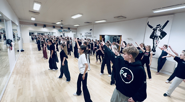 Afslutningsshow 2025 - VJCDANS, Din Danseskole i Hillerød
