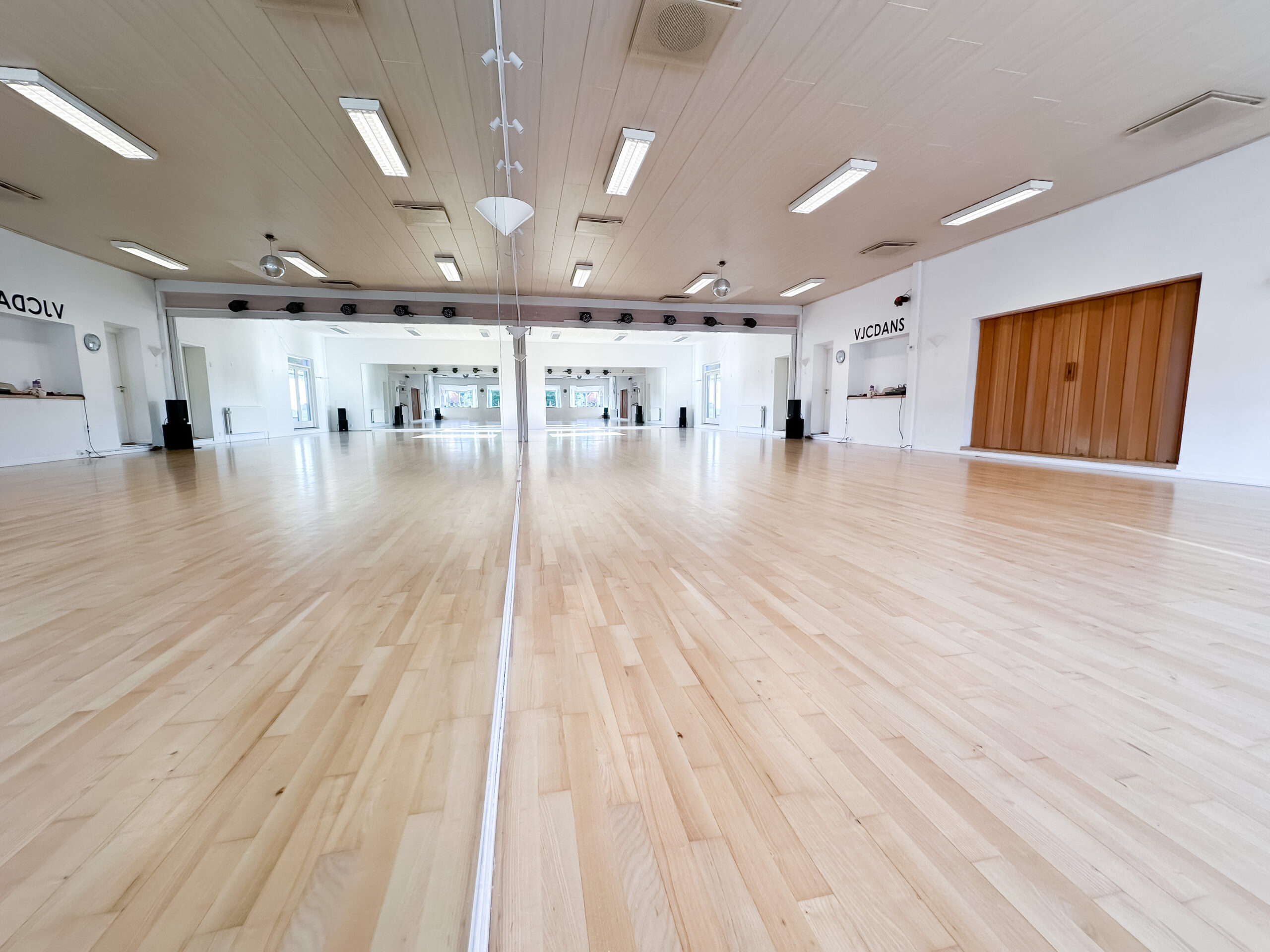 Kontakt Dansesal - VJCDANS.DK