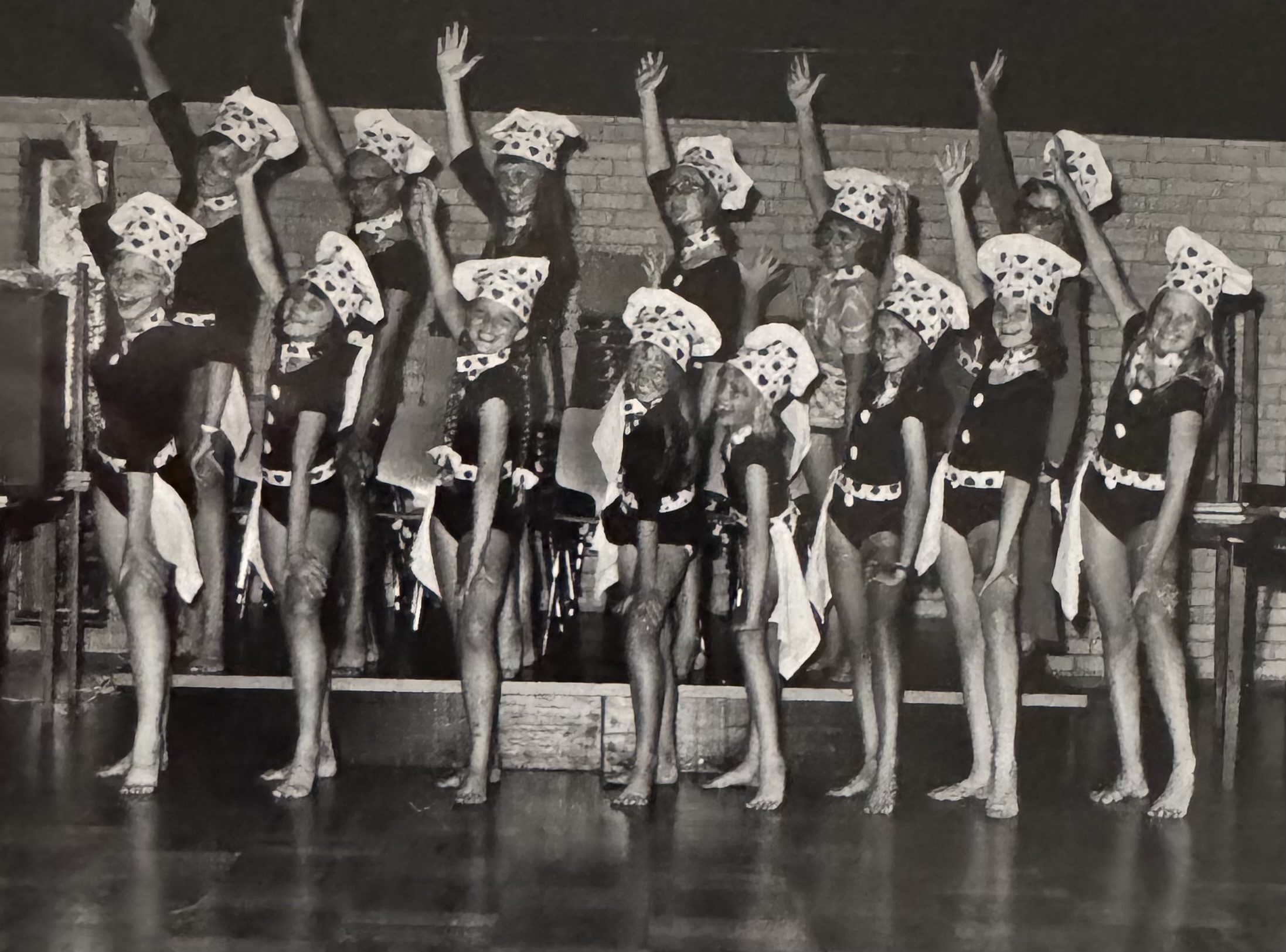 Danselærer eksamen veloverstået - klar til 2. sæson - VJCDANS Historie